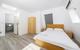 Modern Apartment In South West London